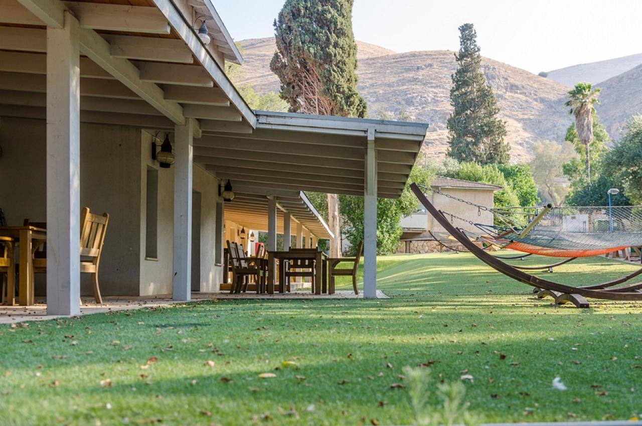 Bait Alfa Kibbutz Country Lodging Bet Alfa Bagian luar foto